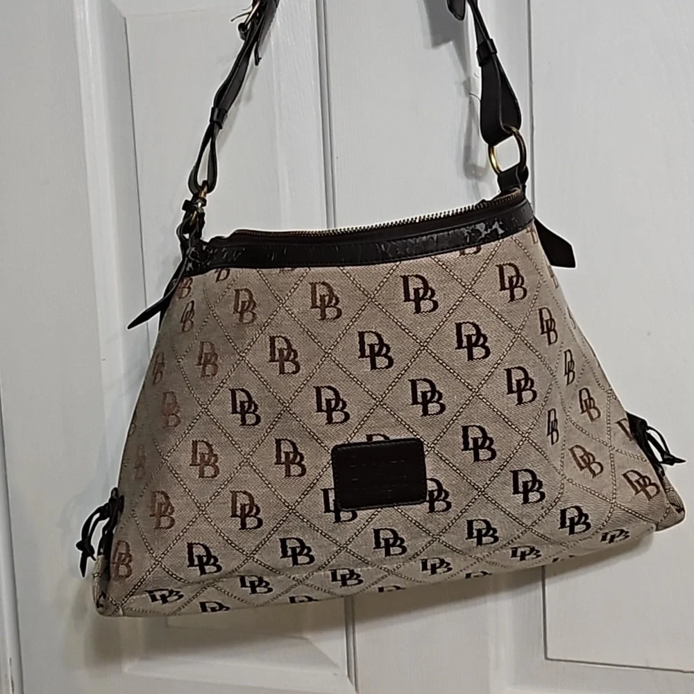Purse - Picture 1 of 9